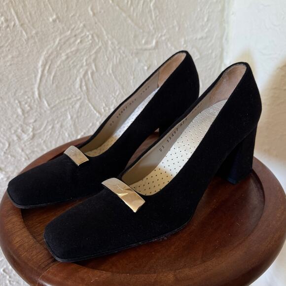SALVATORE FERRAGAMO Black Velvet Square Toe Pumps Size 7.5 - Picture 1 of 9